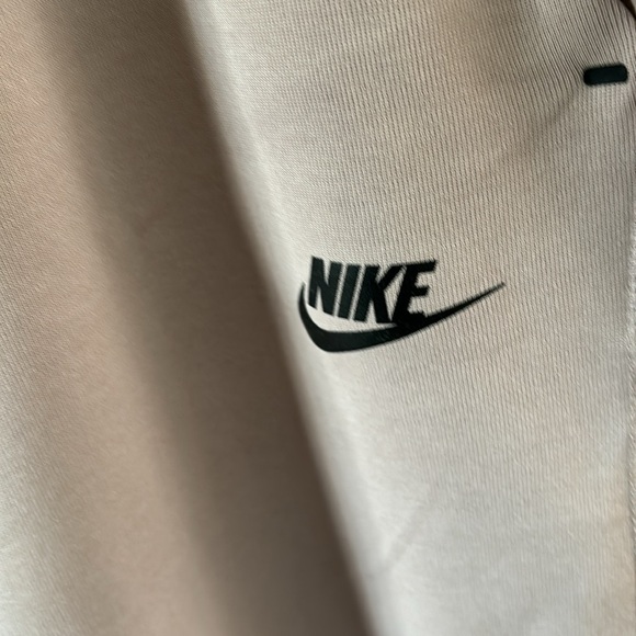 Women’s Nike Tech Jogger Pants, XXL, Diffused Taupe/ Black - Picture 7 of 11